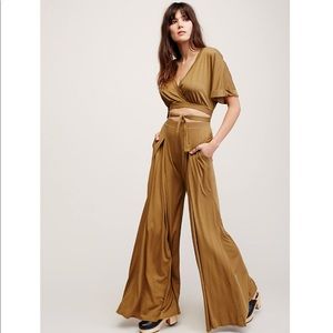 Free People Messenger Set